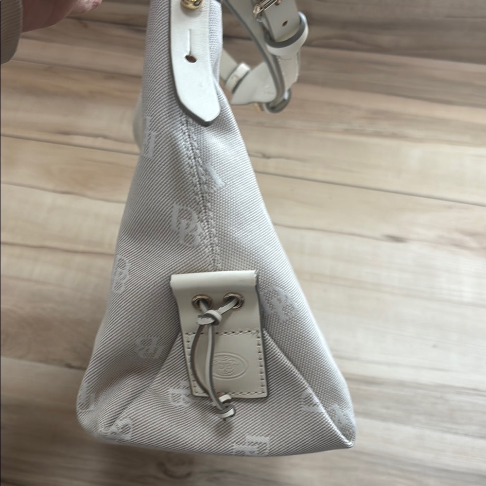 Dooney & Bourke White Shoulder Bag - Picture 5 of 13